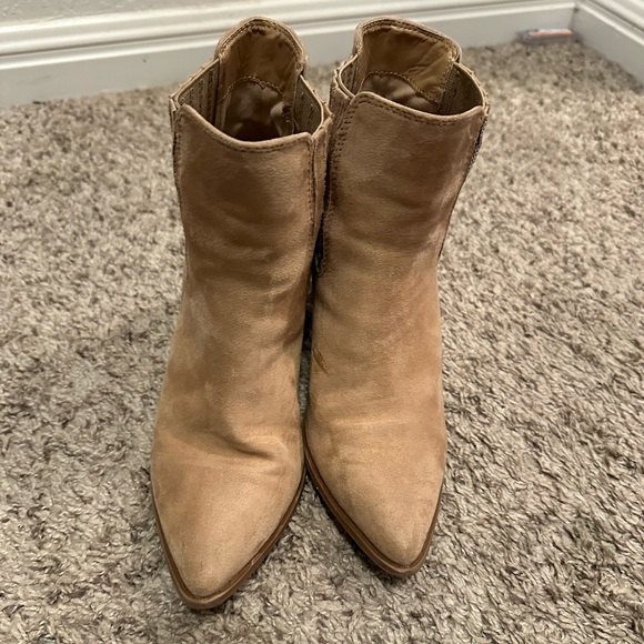 Booties size 7.5 - Picture 2 of 3